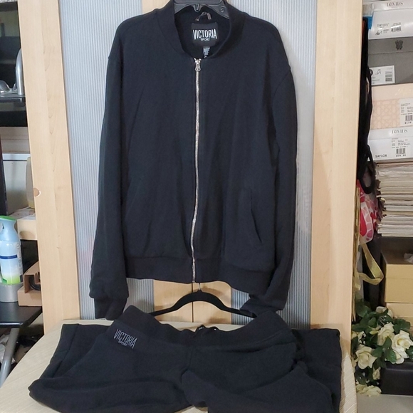 Victoria's Secrets  jogger & Jacket‎ Set - Picture 2 of 6